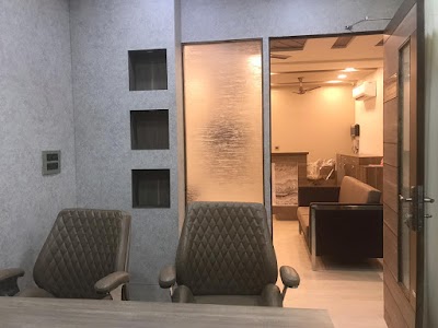 Dr Priyanka Bansal, Best Gynaecologist in Gurgaon, Normal Delivery, PCOS Doctor, High Risk Pregnancy Specialist, Abortions - Image 2