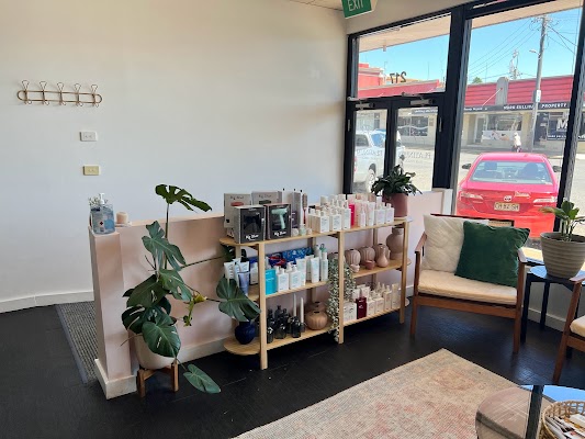 Platinum Hair Bathurst photo 3