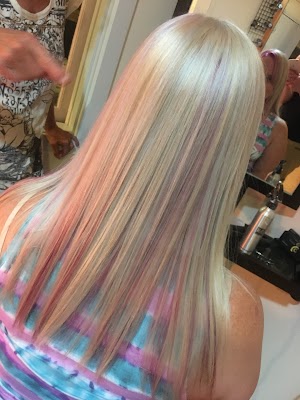 Get Blown Hairstyling photo 3