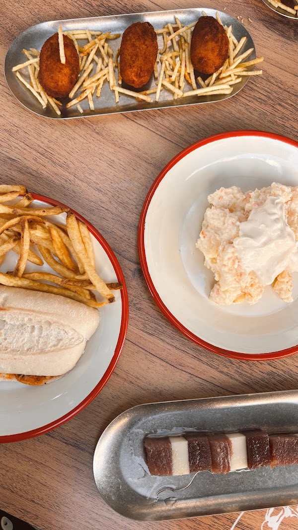 La Deliciosa Café y Tapas