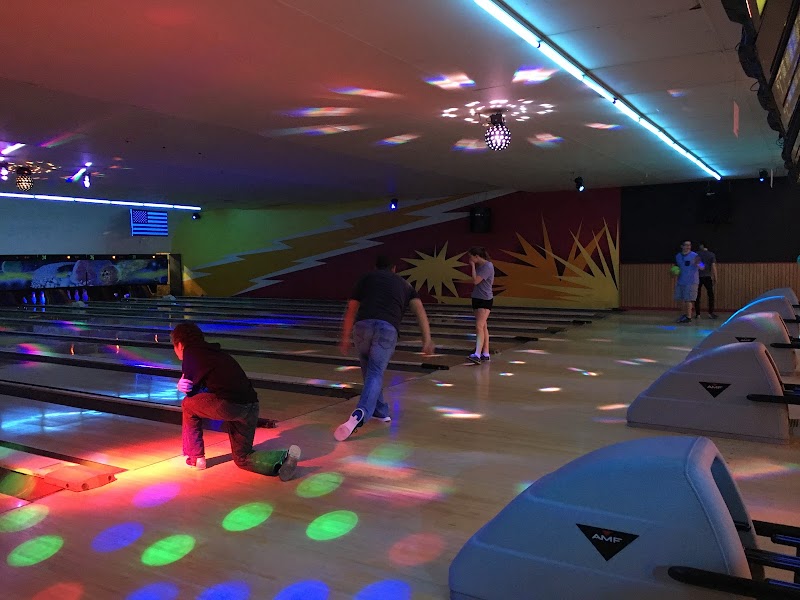 Midway Lanes Family Entertainment Complex photo 3