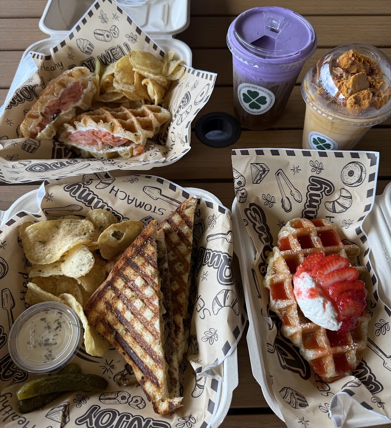 Clover and Mug (Keauhou Shopping Center) photo 4