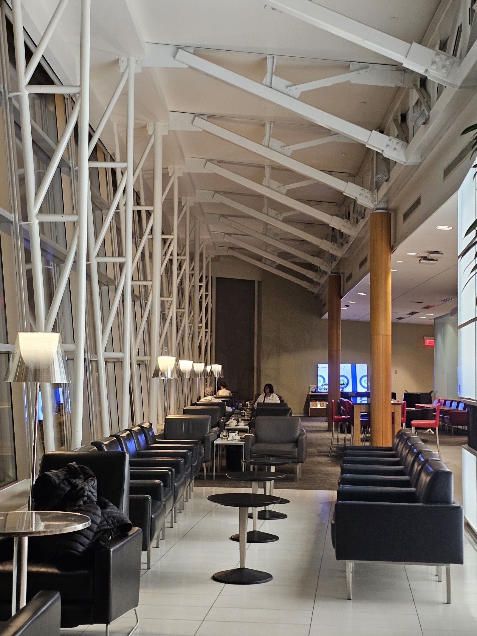 Air Canada Maple Leaf Lounge (Transborder) — photo 1 (via Google)