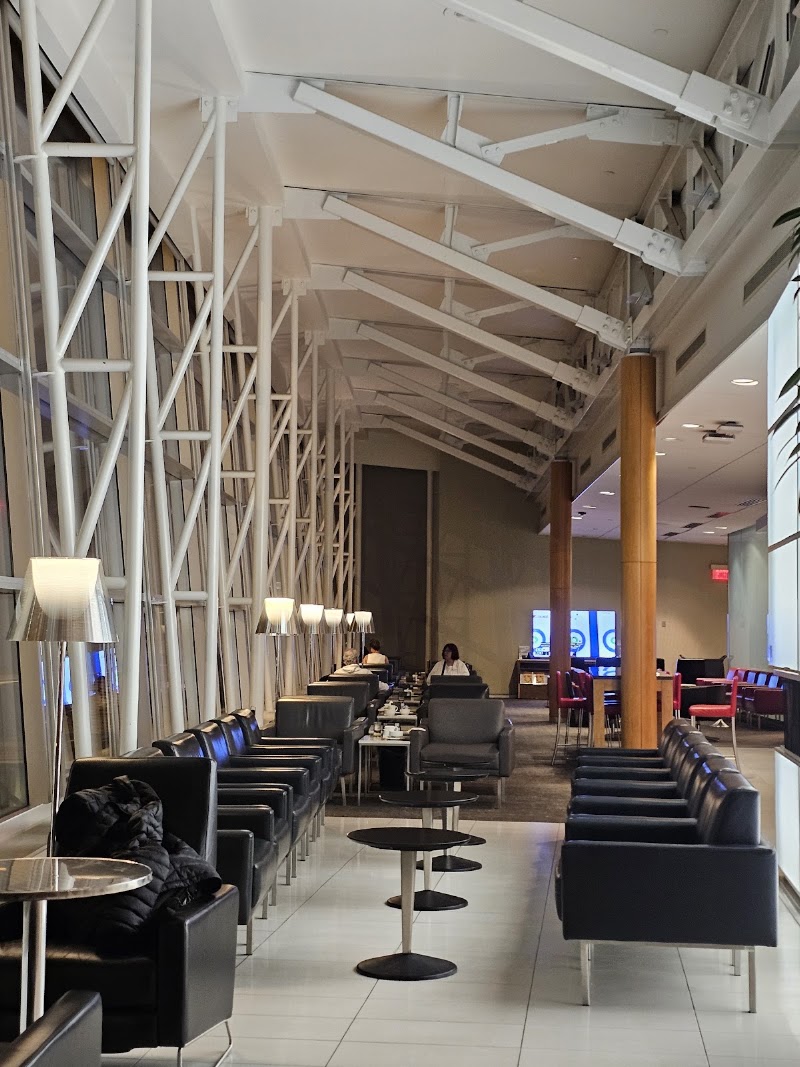 Air Canada Maple Leaf Lounge (Transborder)