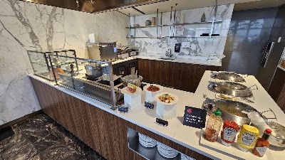 Air Canada Maple Leaf Lounge (Transborder) — Google photo 5