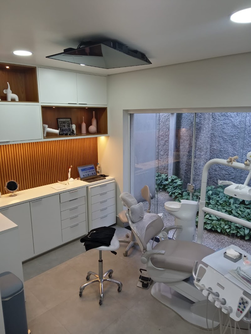 Dra Larissa Avelino SOUSAS| Lentes | Facetas | Implantes | Invisalign | DENTISTA - foto 5