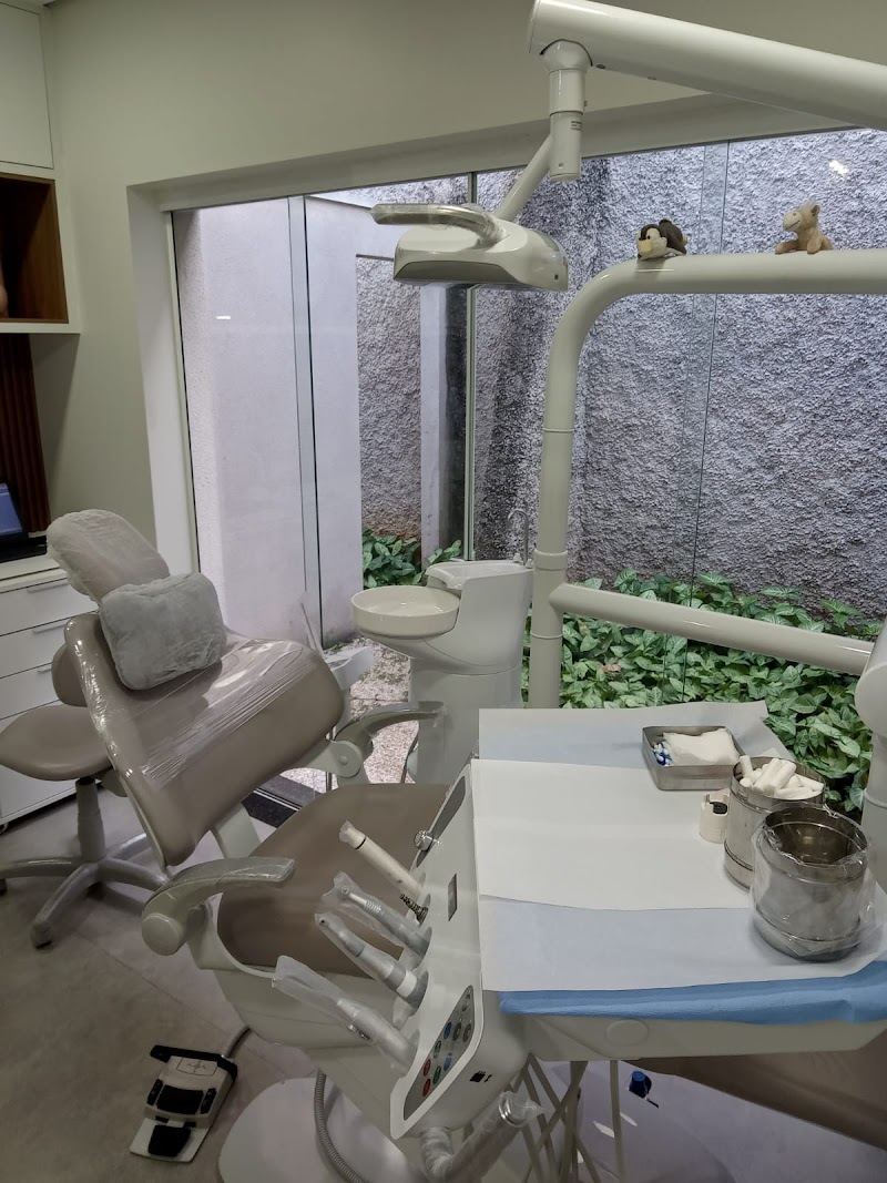 Dra Larissa Avelino SOUSAS| Lentes | Facetas | Implantes | Invisalign | DENTISTA - foto 2