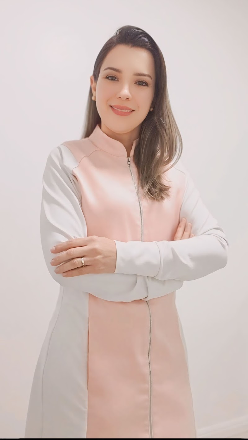 Dra. Olívia Dias - Aparelho Ortodôntico adultos e crianças - foto 2