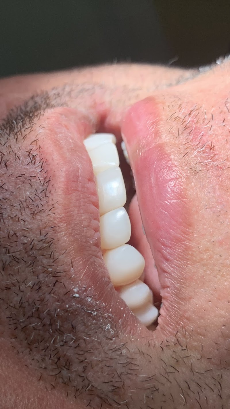 Dra. Rebeka Thiara - Especialista em Endodontia / Tratamento de Canal / Emergências - foto 5