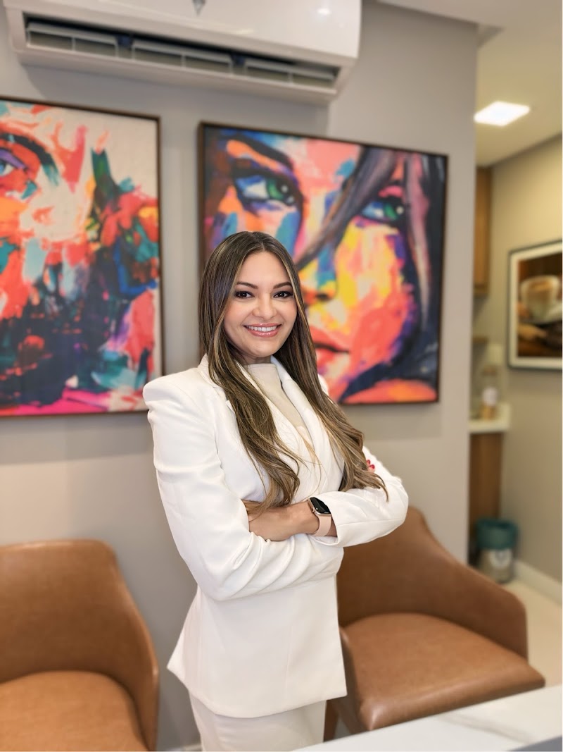 Dra. Rebeka Thiara - Especialista em Endodontia / Tratamento de Canal / Emergências