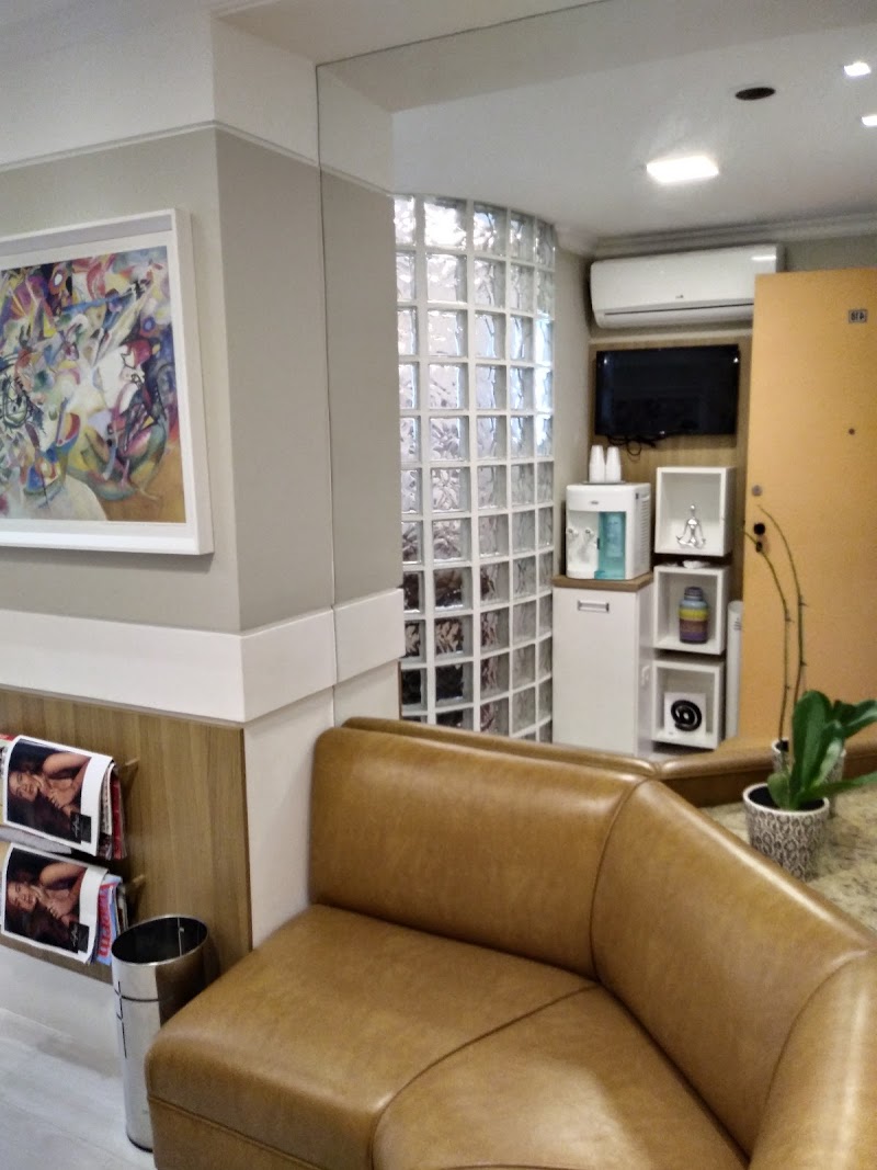 Dra. Cristiane Montesso - Implante Dentário - foto 2