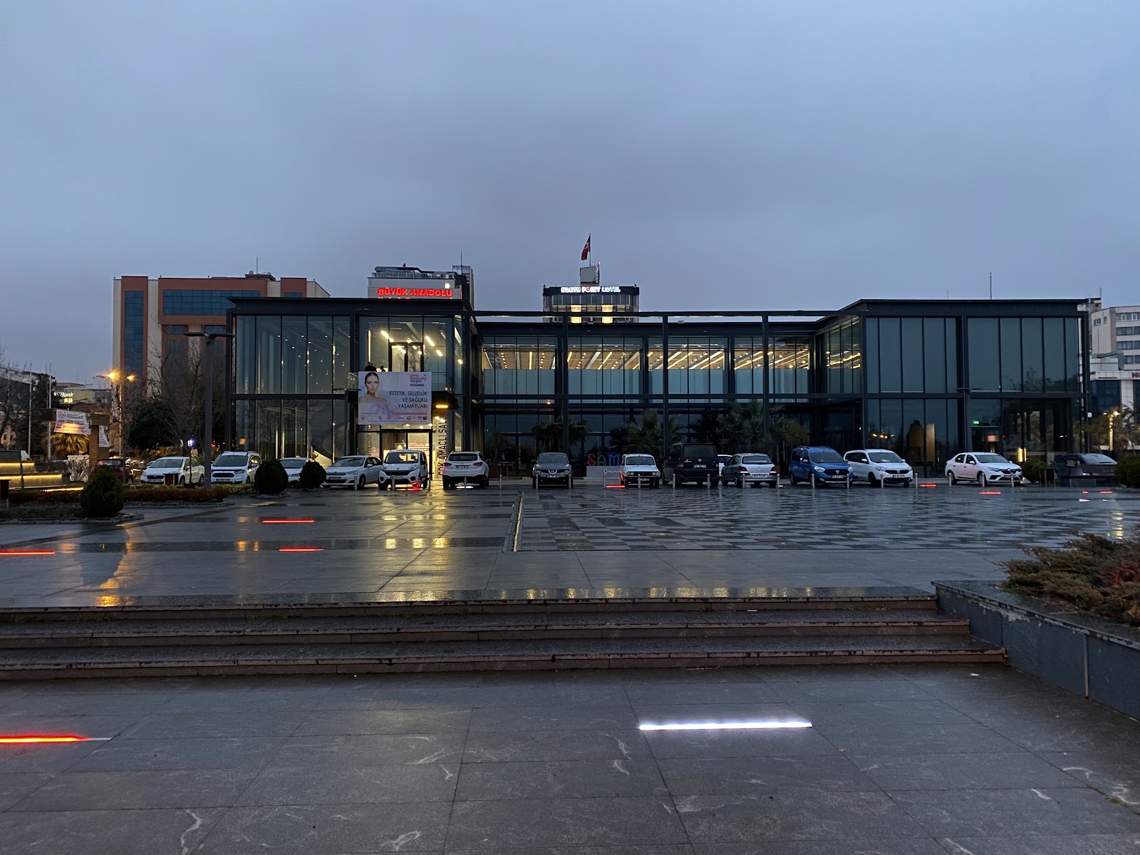Büyük Şehir Çok Amaçli Salon mekanı