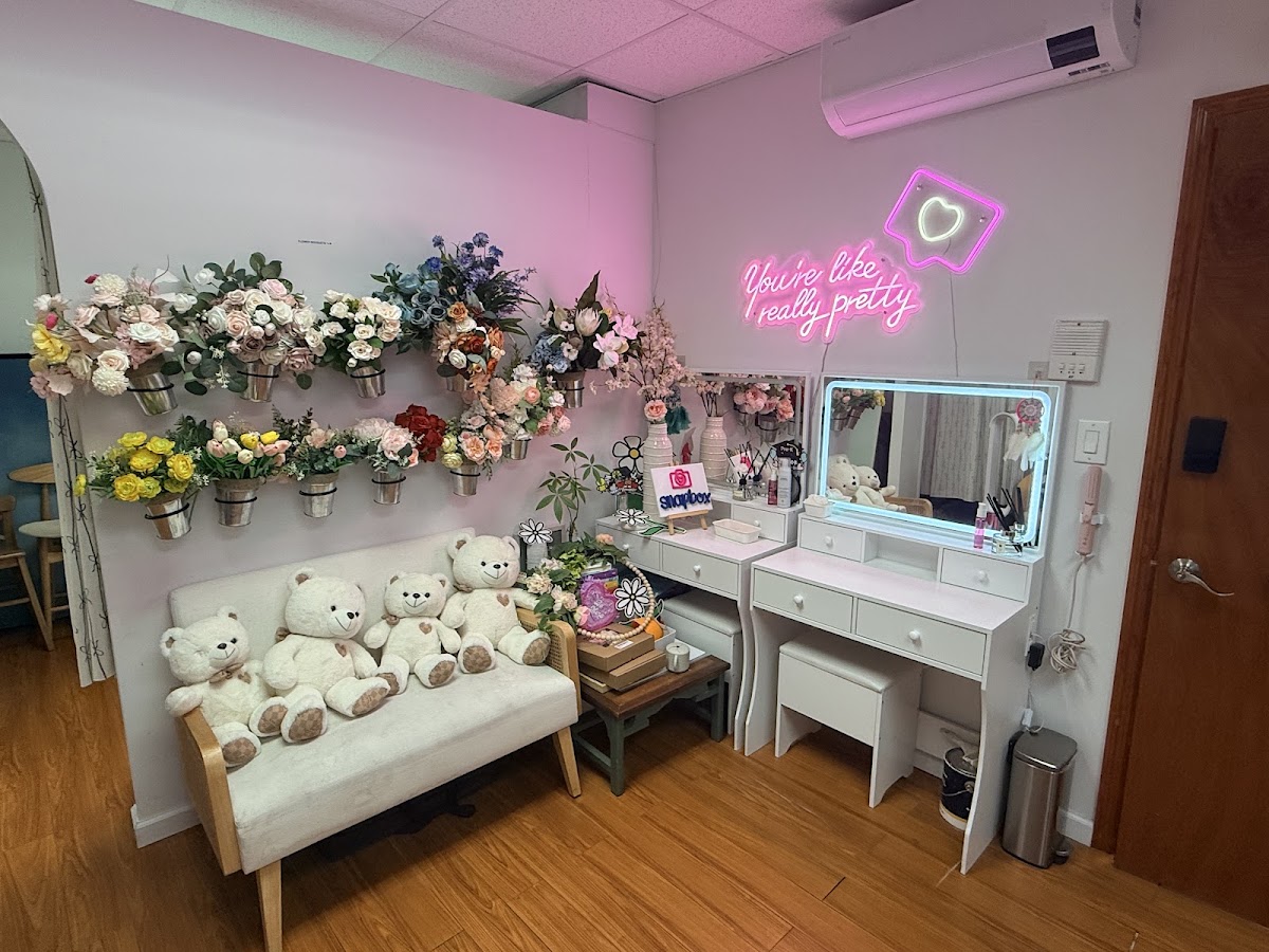 Snap Box | Self-portrait studio, 셀프사진관 플러싱 뉴욕: Google Places image 1