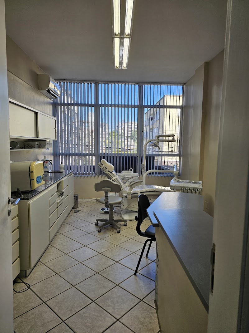 Cir Dentista Dra. Alexandra Tombini (SALA 201) - foto 2