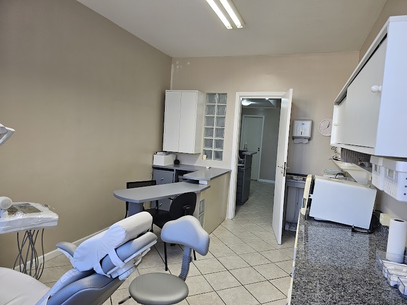 Cir Dentista Dra. Alexandra Tombini (SALA 201) - foto 3