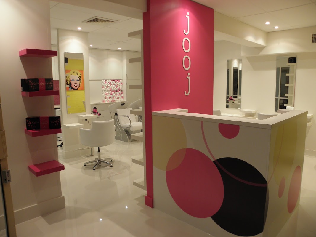 JO LIVELY - "AGE PERFECT" HAIR & MAKE UP photo 1