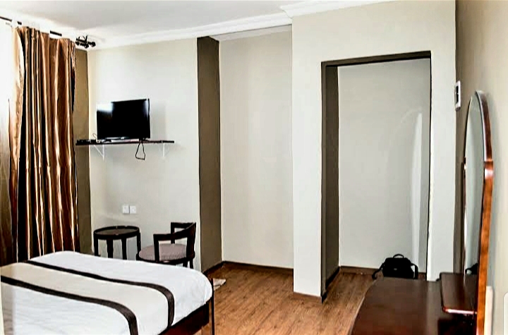Wonderland Hotel photo 2