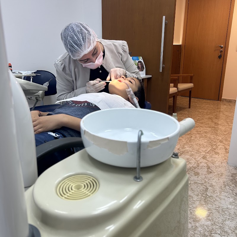 Dra. Thayana Lopes • Ortodontia | Consultório Odontológico - foto 3