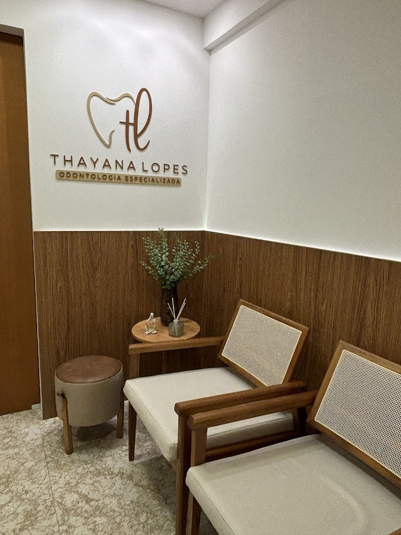 Dra. Thayana Lopes • Ortodontia | Consultório Odontológico - foto 2