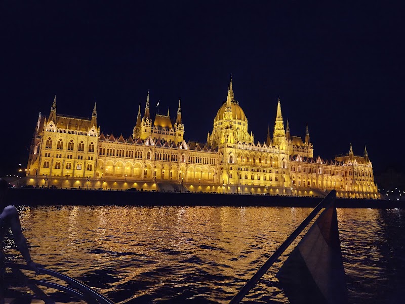 Legenda City Cruises