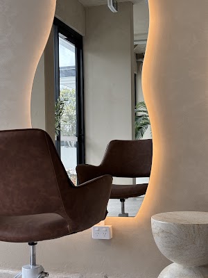 The Black Palm Studio - Salon