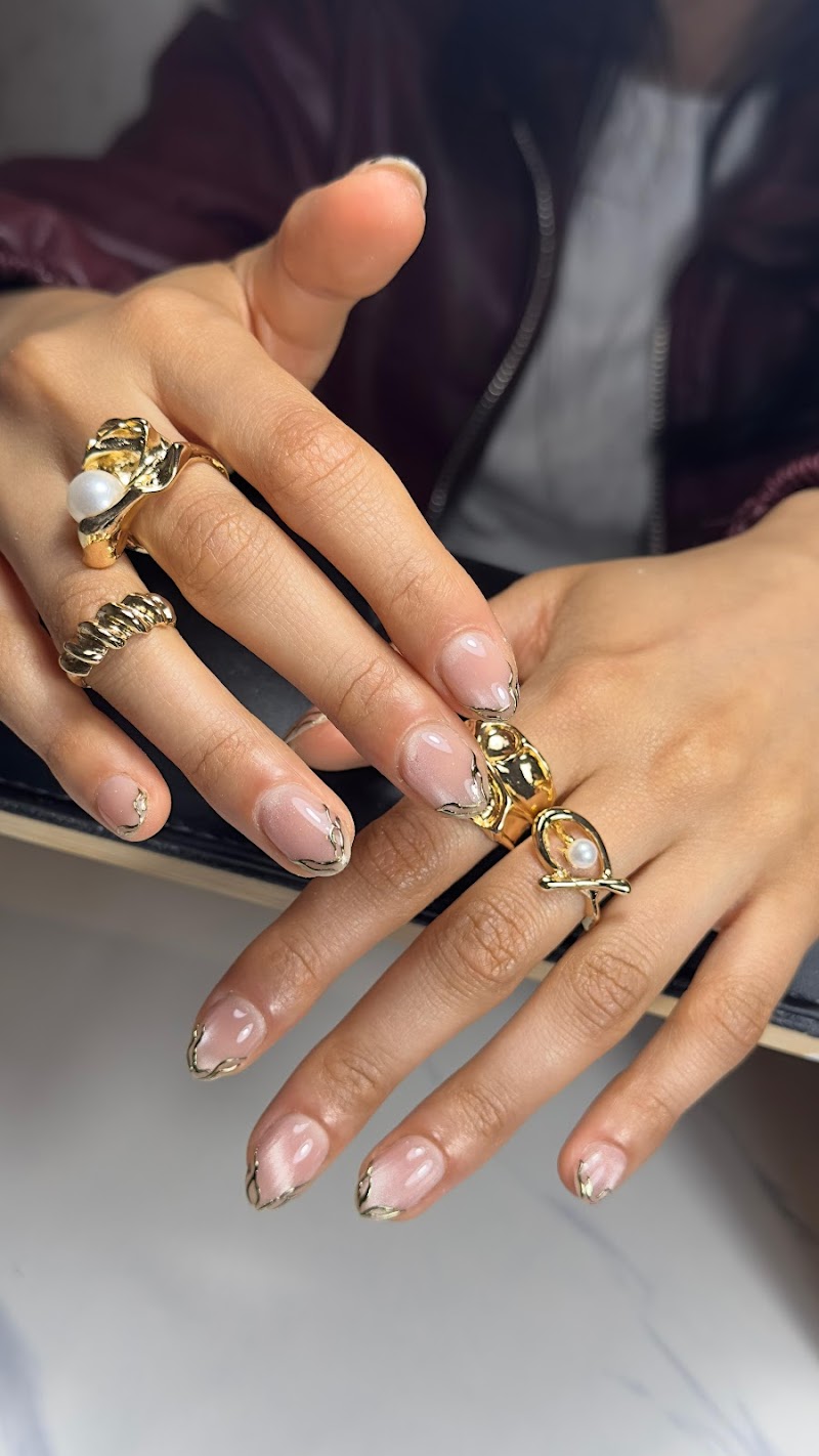 Ezoncs beauty salon | Biab Nagels Amsterdam | Acrylnagels | Pedicure