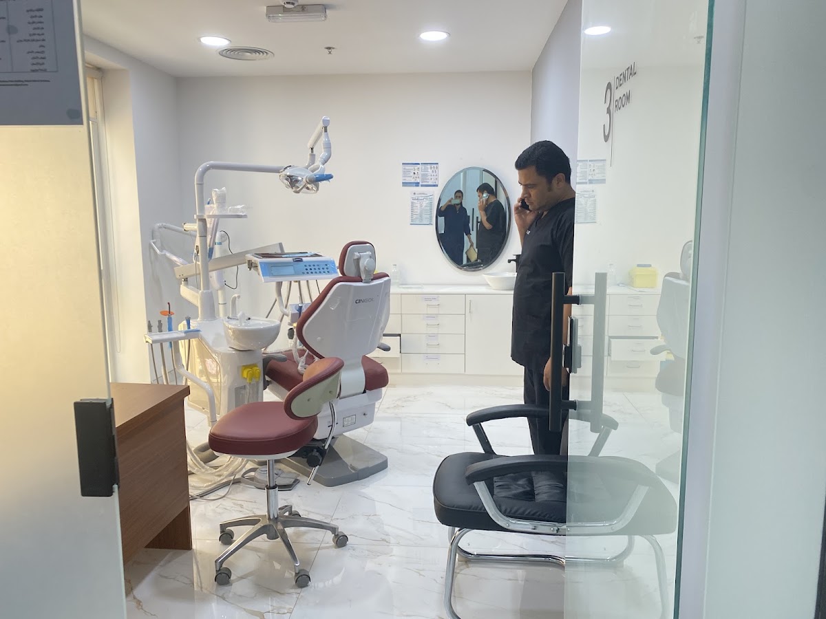 Dr Manoj Kumar - Dentist in Al Barsha 3