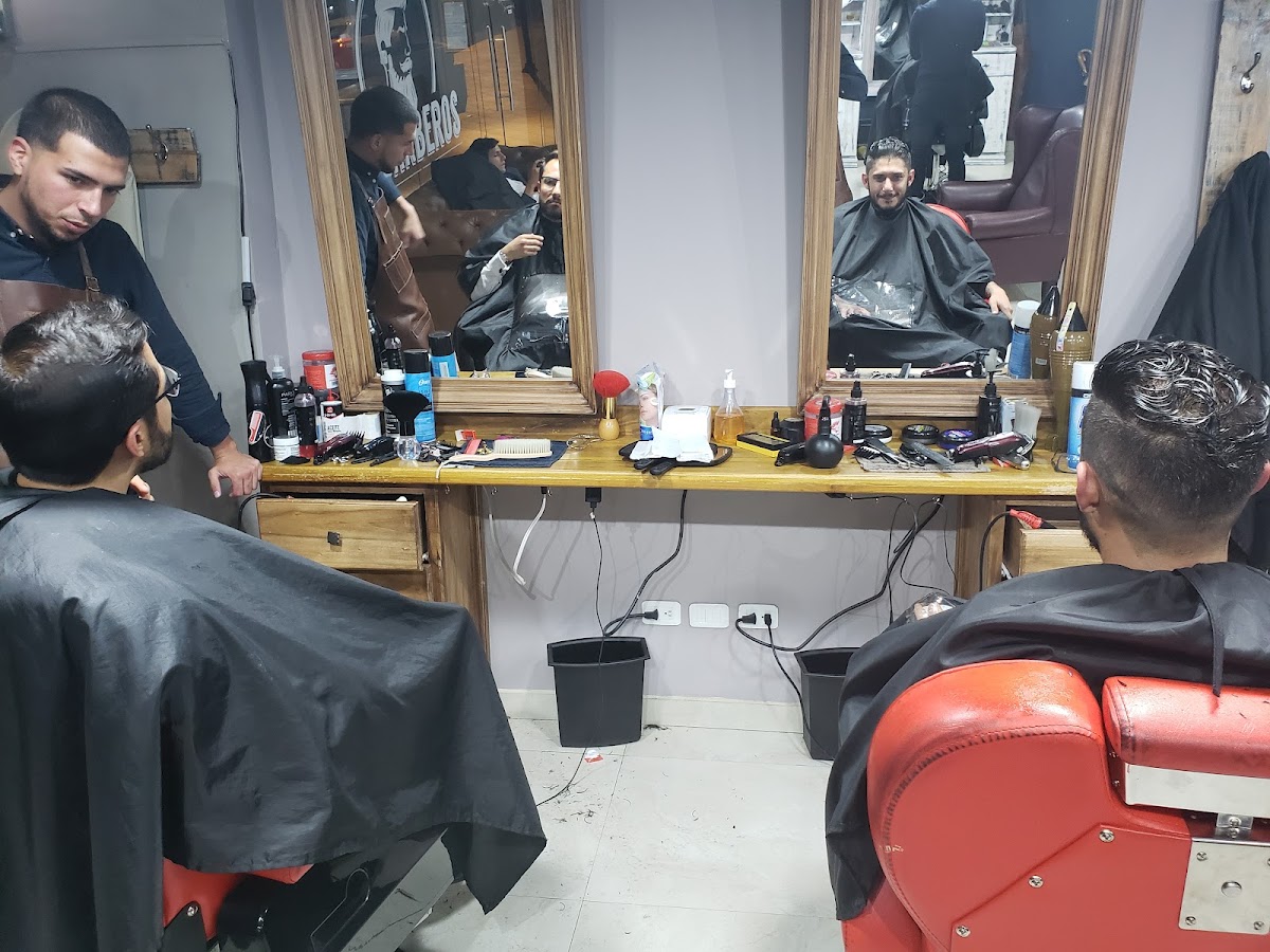 Los Barberos — corte en progreso