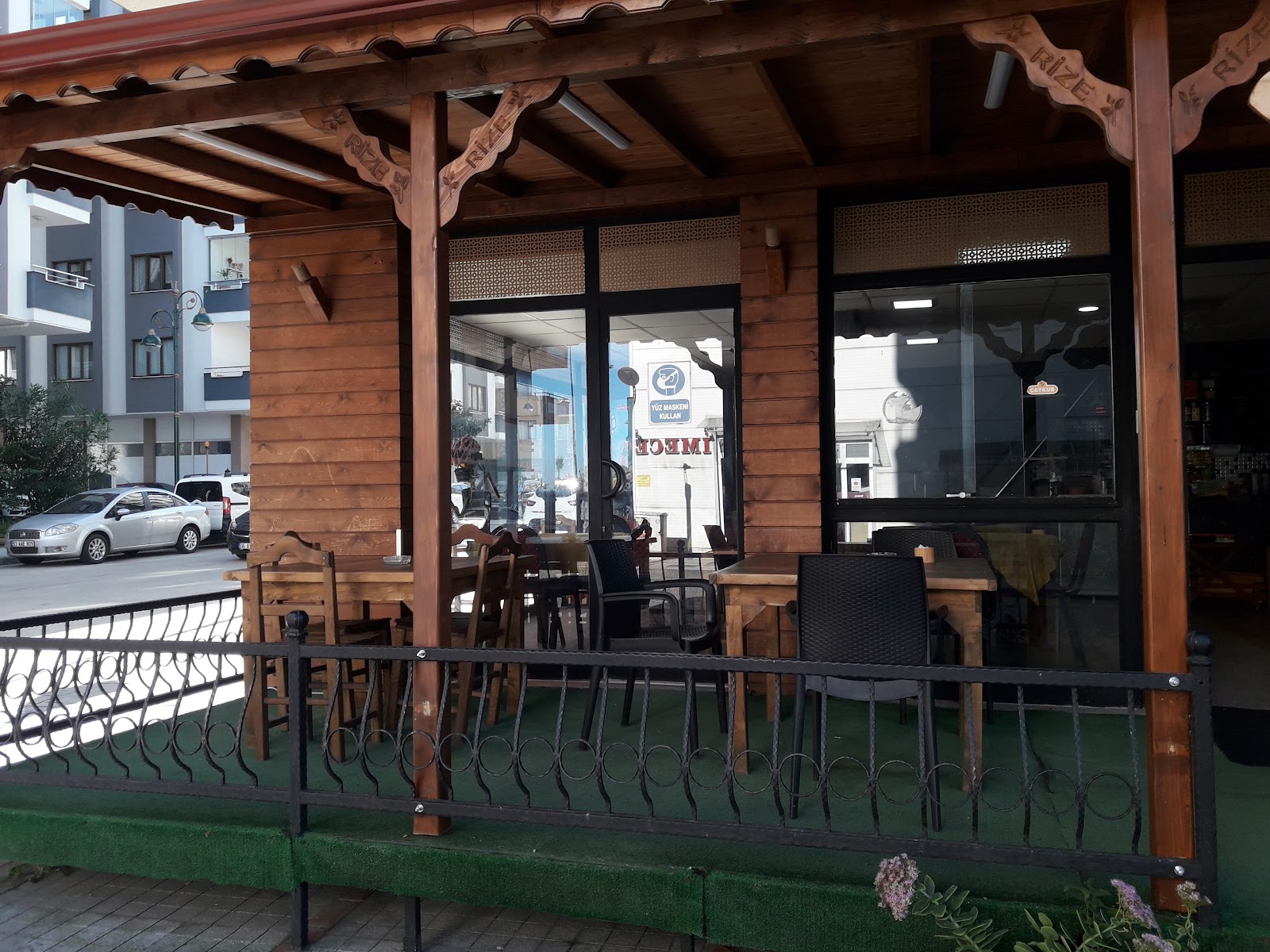 Saloon Serender mekanı