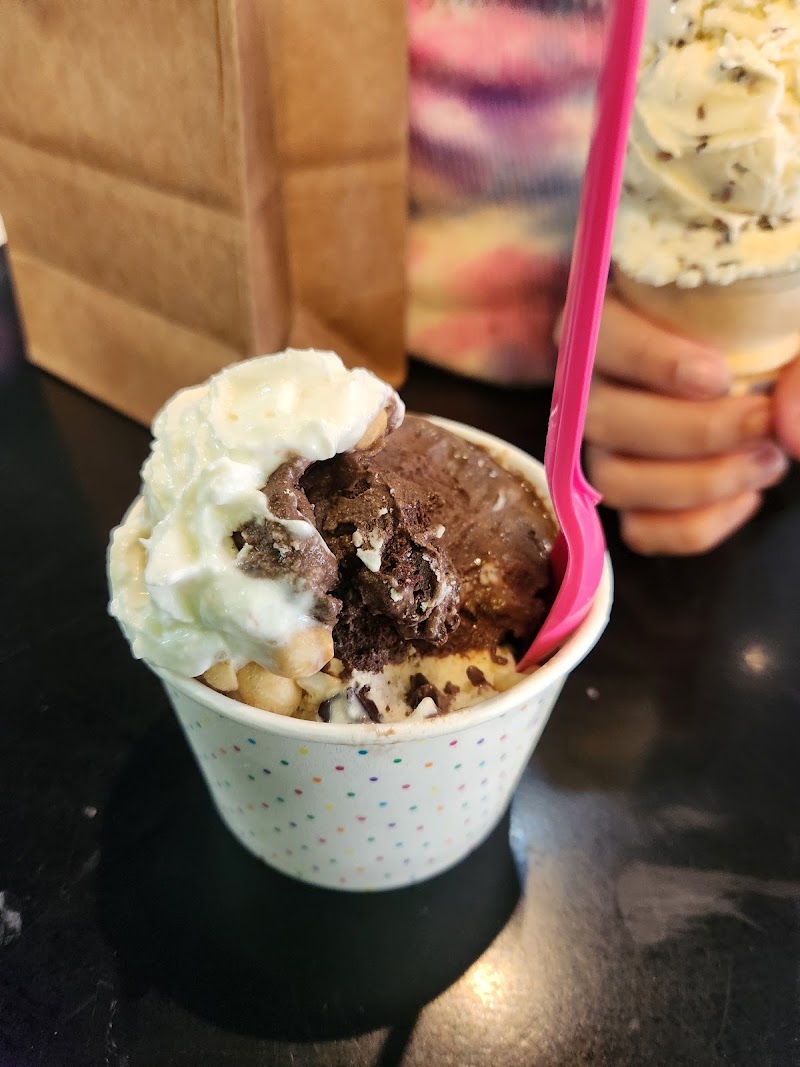 Flying Pig Treat Shop photo 2