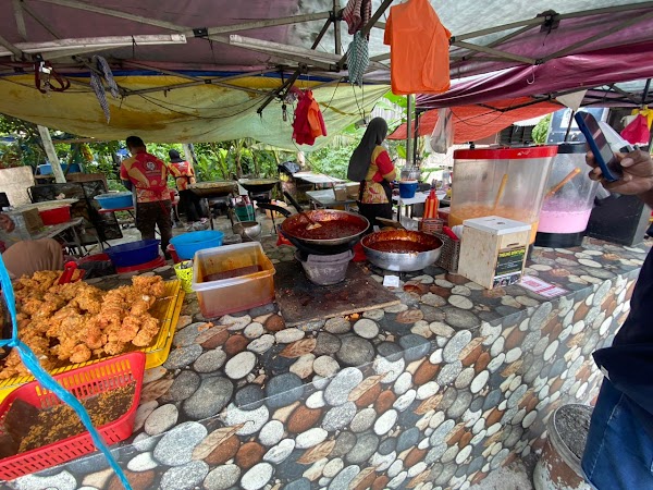 Ayam Goreng Berhantu - Photo 1