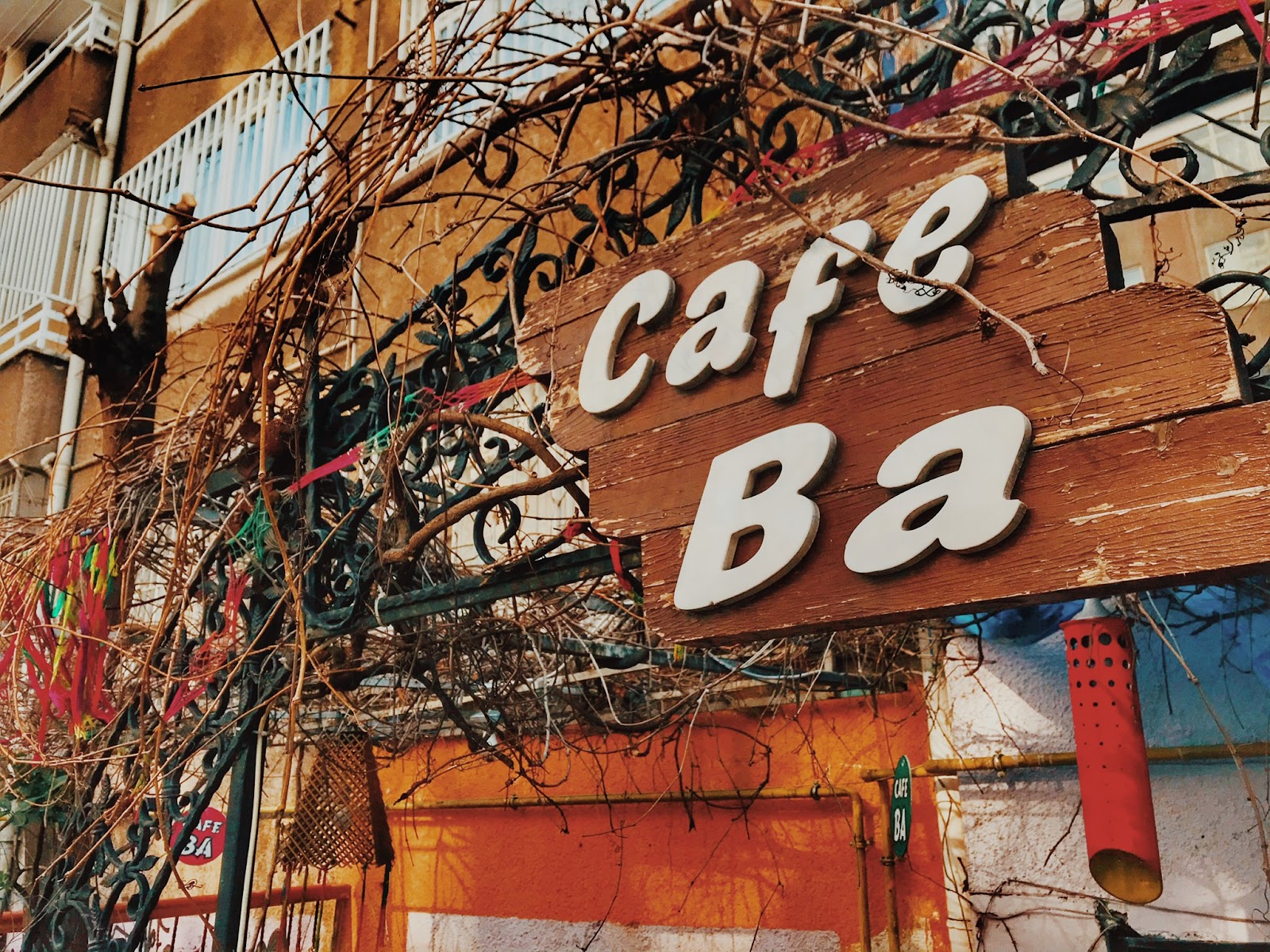 Cafe Ba mekanı