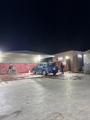 مركز العناية بالسيارات (مغسلة وتلميع سيارات )