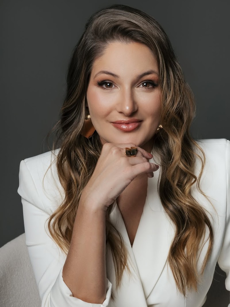 Dra. Fernanda Baboni | Harmonização Facial em Curitiba | Facetas de Resina