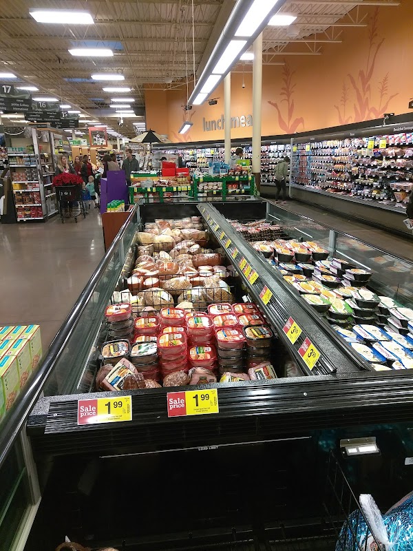 Photo by Edmis Semanat