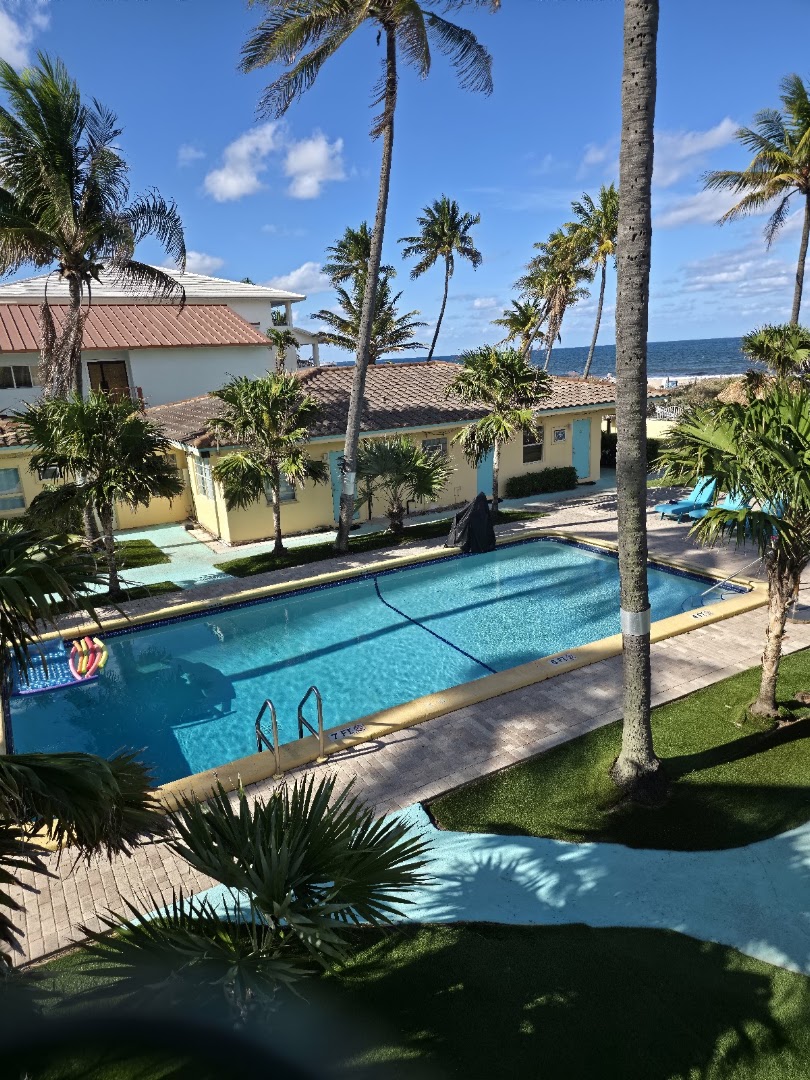 Tides Beachside Motel photo 3