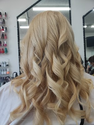 Golden Comb Hair Design photo 2