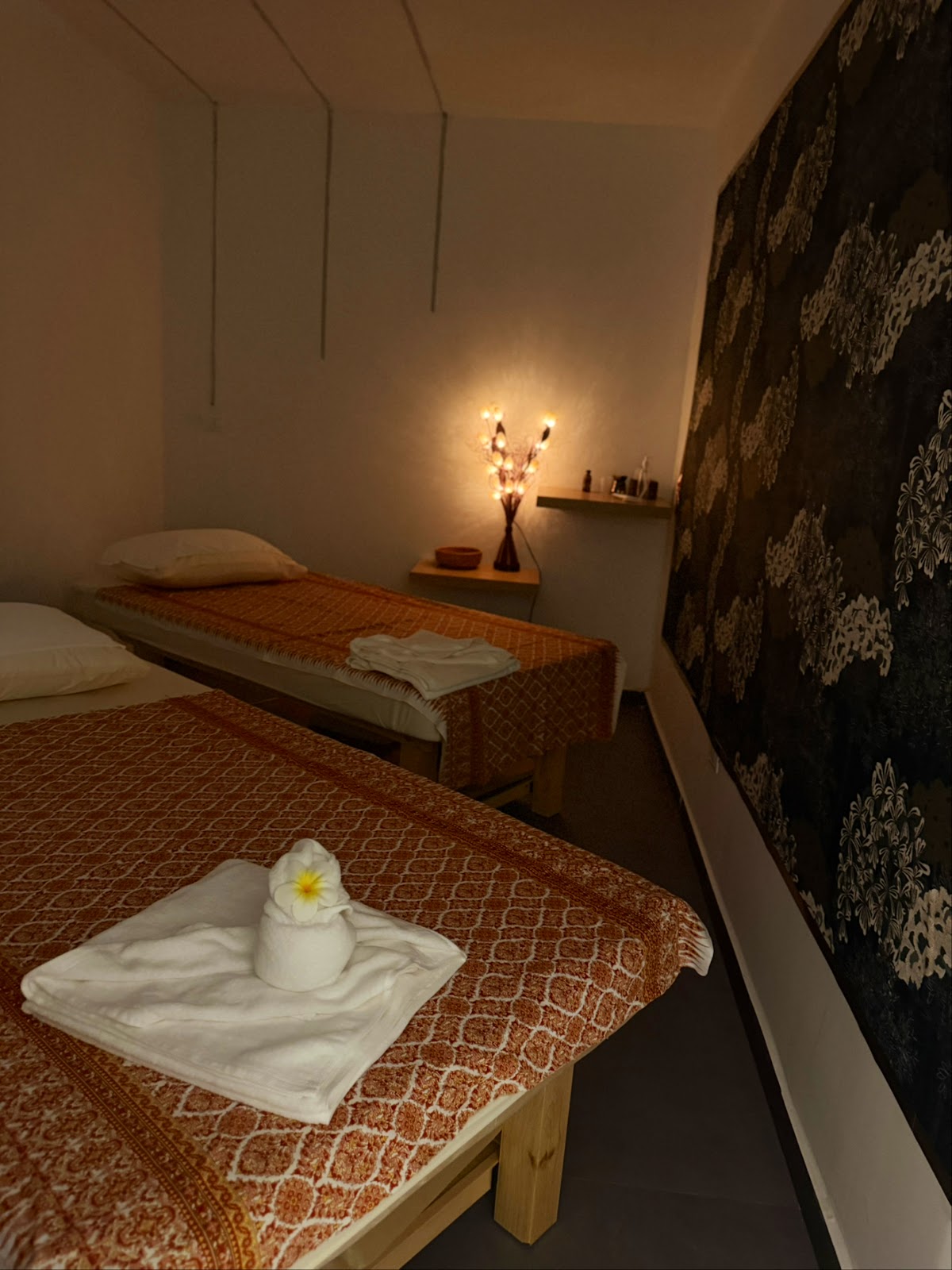 La lotus thai massage