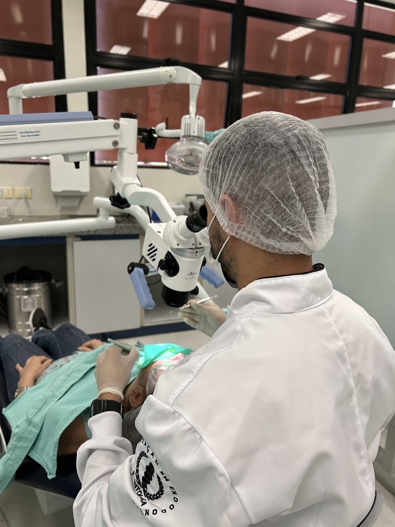 Endodontista Curitiba - Dr. Victor Camargo