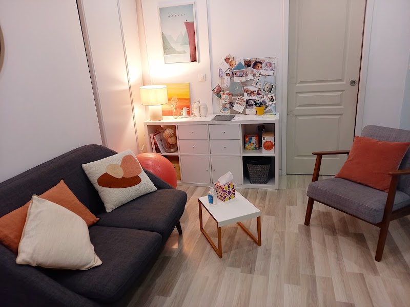 Aurore Comte sage-femme spécialiste du sommeil de l'enfant et de la relation parent enfant