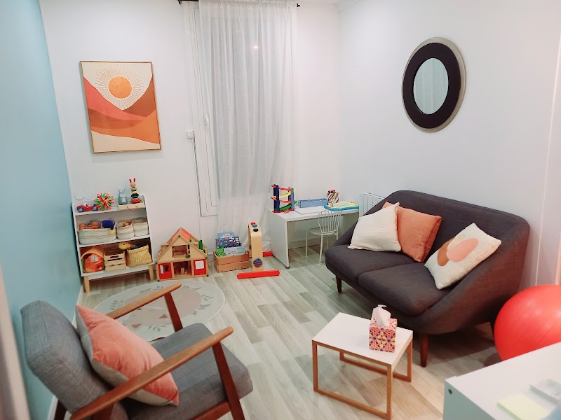 Aurore Comte sage-femme spécialiste du sommeil de l'enfant et de la relation parent enfant