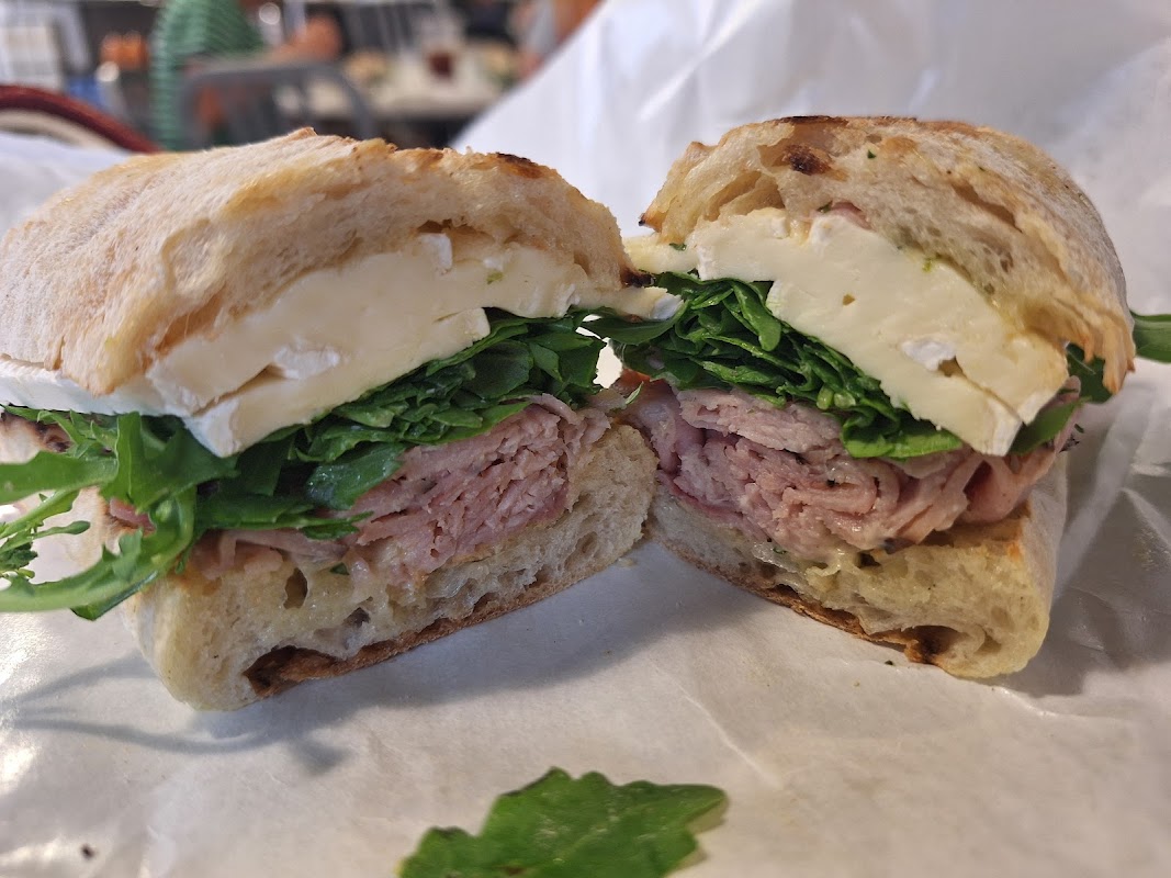 Caviar & Bananas - Gourmet Market & Cafe photo 3