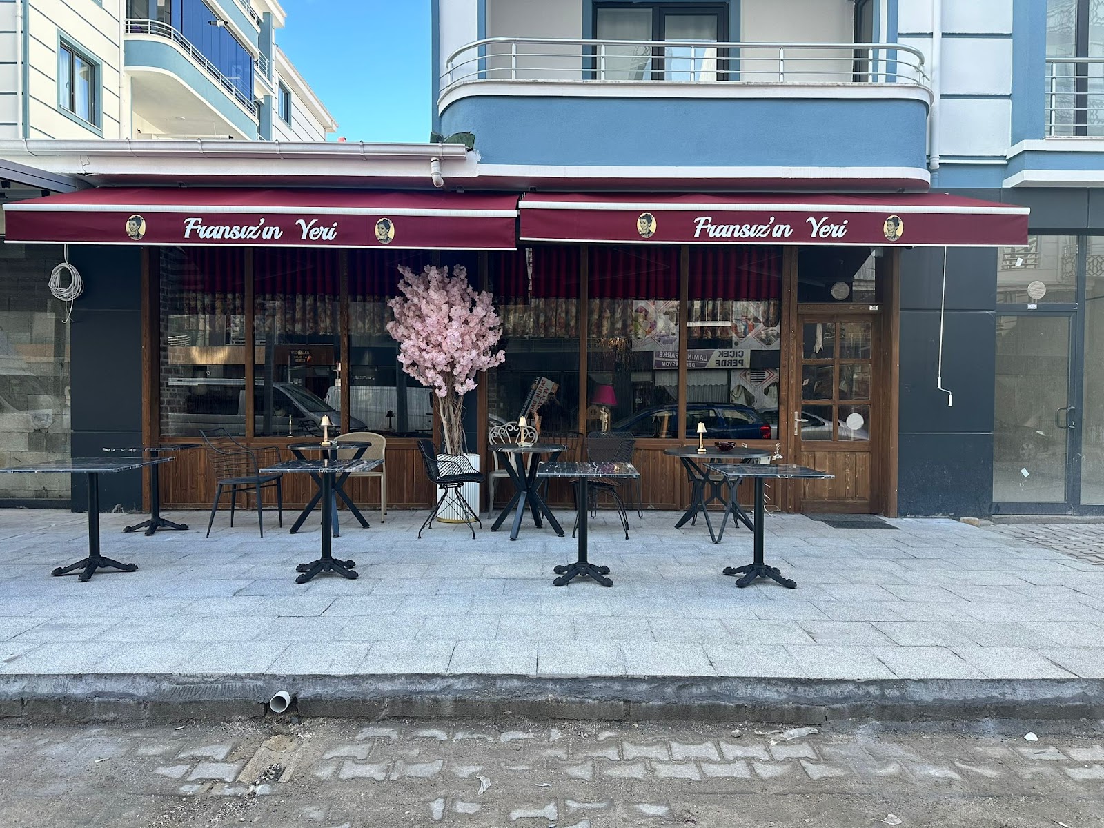 Fransızın Yeri & Derism Antik Cafe Mekan mekanı