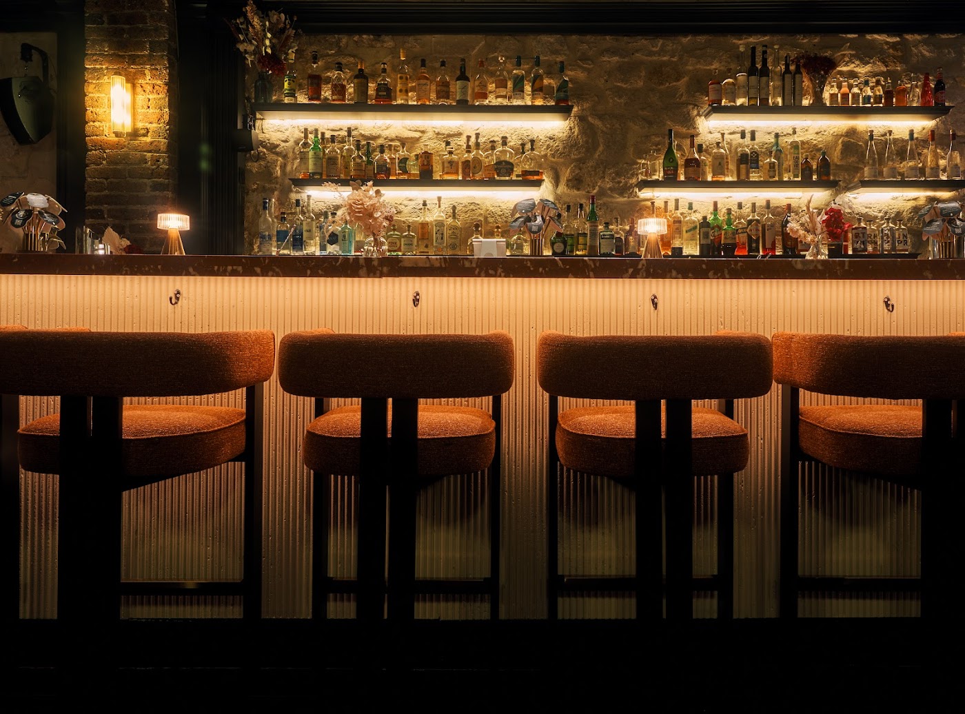 Little Red Door Paris — ambiance bar