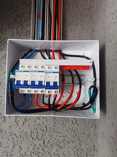 Foto de Eletricista c.s.i residêncial industrial Curitiba fazenda rio Grande Araucária.
