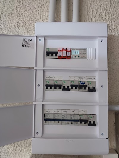 Foto de Eletricista c.s.i residêncial industrial Curitiba fazenda rio Grande Araucária.