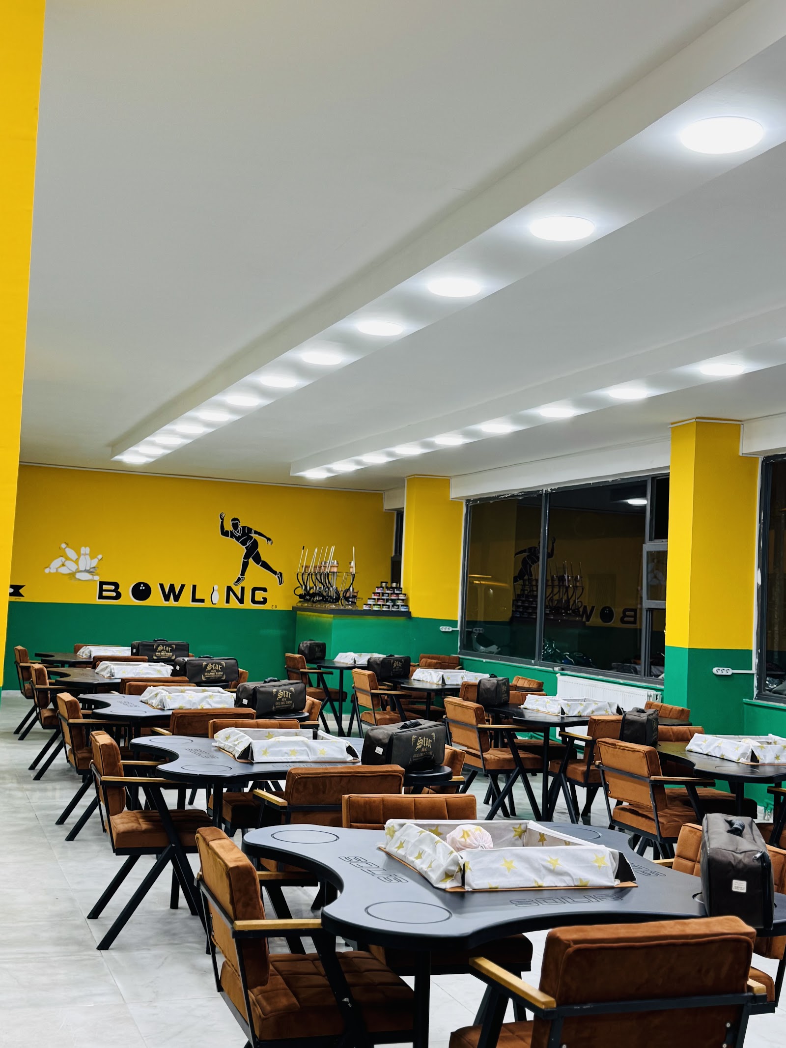 Solis Game Center mekanı