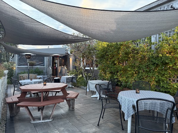 Van Rensselaer’s Restaurant and Raw Bar