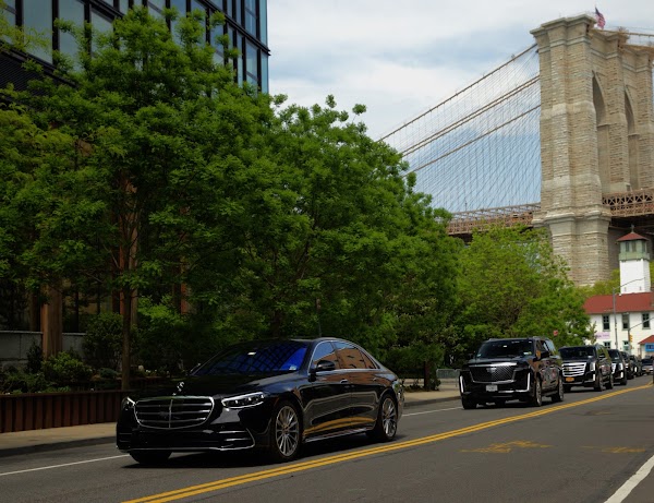 Legends Limousine Worldwide | NYC Car Service, Airport Limo Service & Chauffeur Service | Car Seats for Babies & Children portfolio