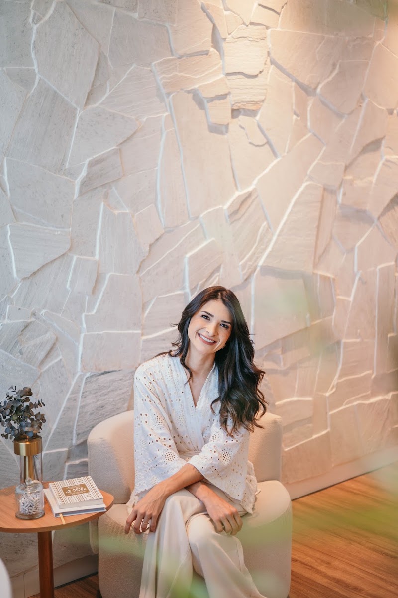 Dra. Larissa Guimarães